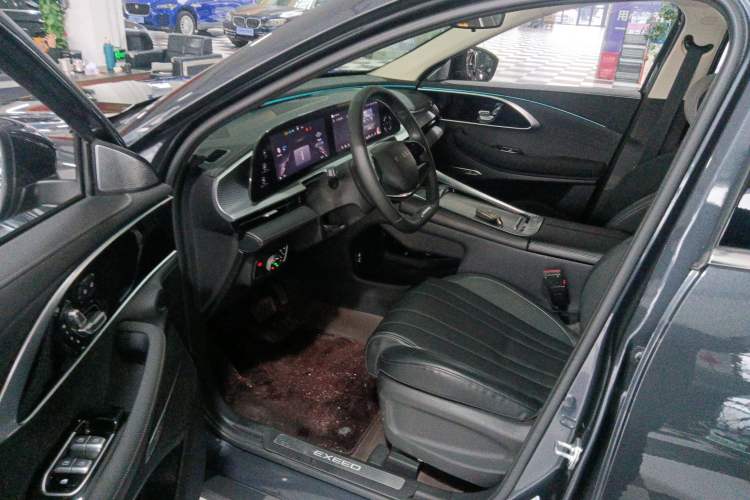 Used  Lingyun 2024 300T Two-Wheel Drive Starlight Edition
