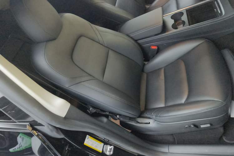 Used Tesla Model Y 2021 Long-Range All-Wheel-Drive Version 3D7
