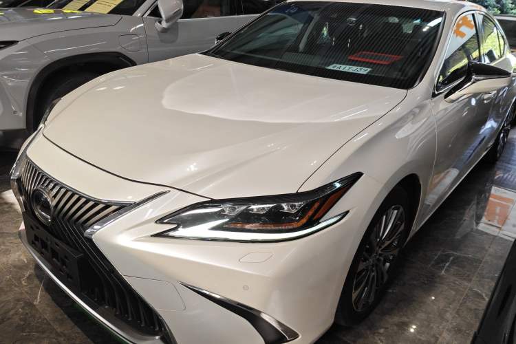 Used Lexus ES 2020 300h Deluxe Edition