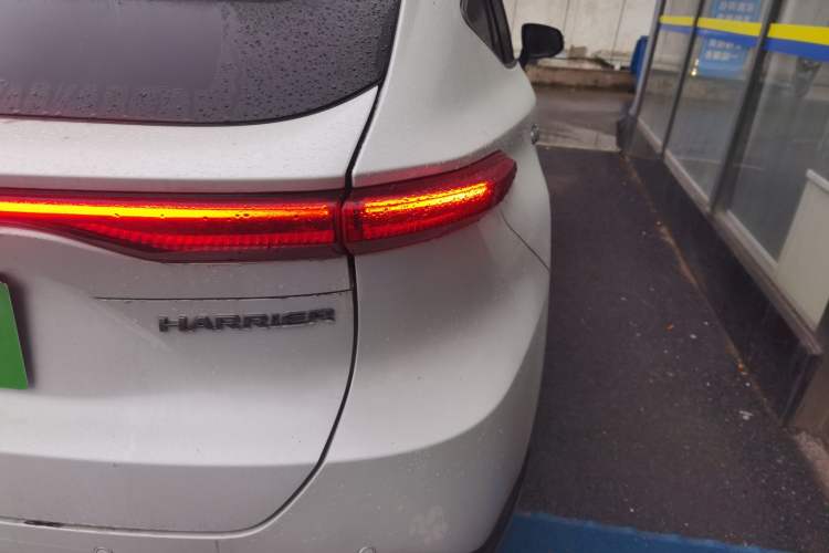 Used Toyota Harrier 2022 2.0L CVT Two-Wheel Drive Deluxe Edition