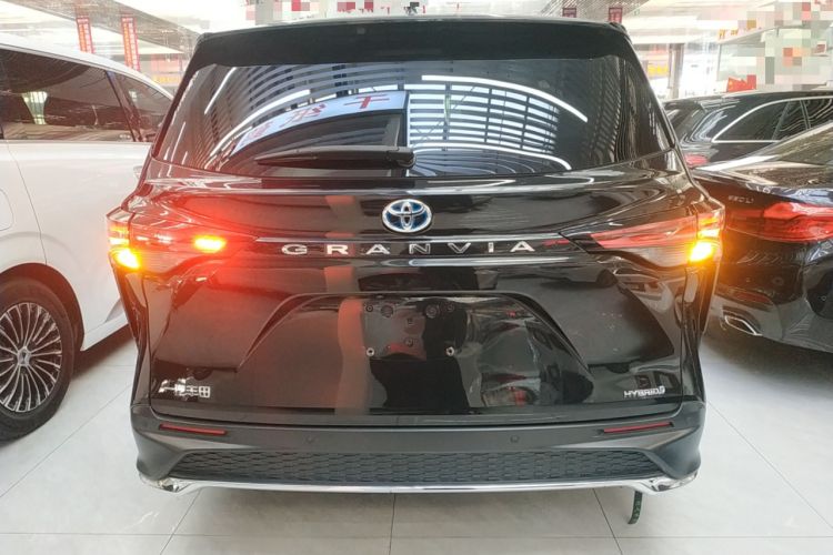 Used Toyota Granvia 2023 2.5L Hybrid Comfort Edition
