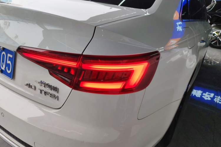 Used Audi A4L 2018 30th Anniversary Edition 40 TFSI Fashion Model
