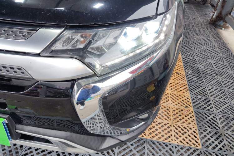 Used Mitsubishi Outlander 2019 2.4L 4x4 Zhi Xiang Edition 5 Seats China VI Standard
