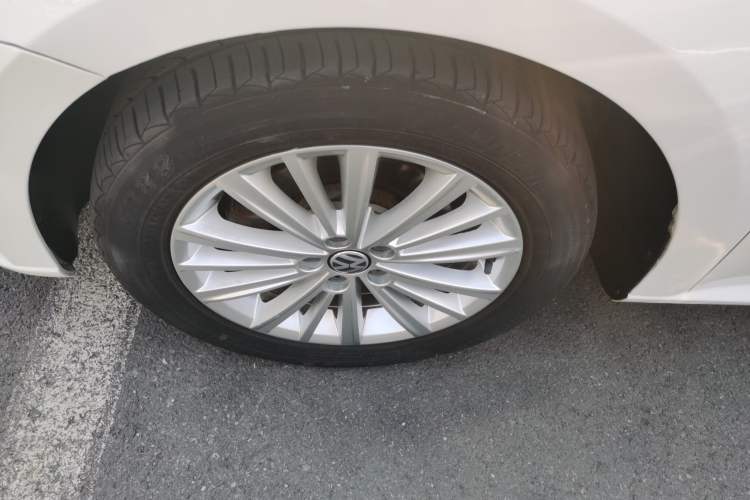 Used Volkswagen Gran Lavida 2013 1.6L Automatic Comfort Model
