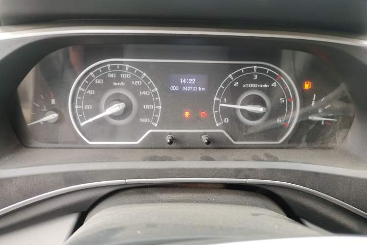 Used SAIC MAXUS Xintu V80 2021 2.0T Manual Classic Aoyuntong Short Wheelbase Mid-Roof 5/6-Seater