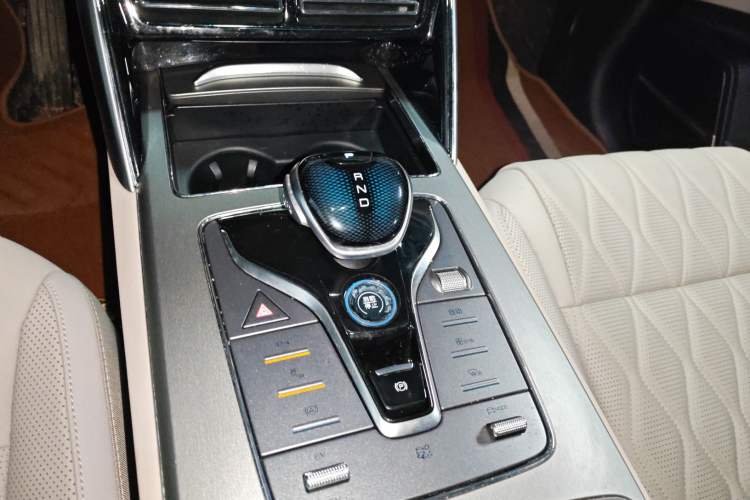 Used BYD Tang New Energy 2024 DM-i Glory Edition 112KM Prestige Model
