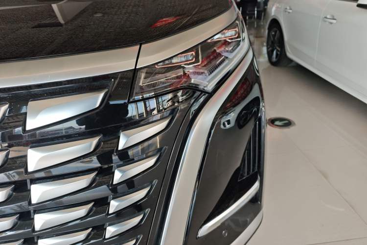 Used Denza D9 2024 DM-i 980 Four-Wheel Drive Prestige Model
