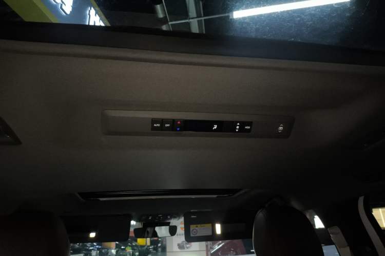 Used Toyota Granvia 2023 2.5L Hybrid Prestige PLUS Edition
