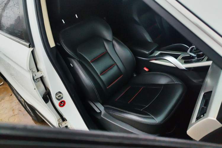 Used Geely Auto Emgrand X7 Sport 2020 1.8TD DCT Two-Wheel Drive Smart Connect 4G-Enabled Version
