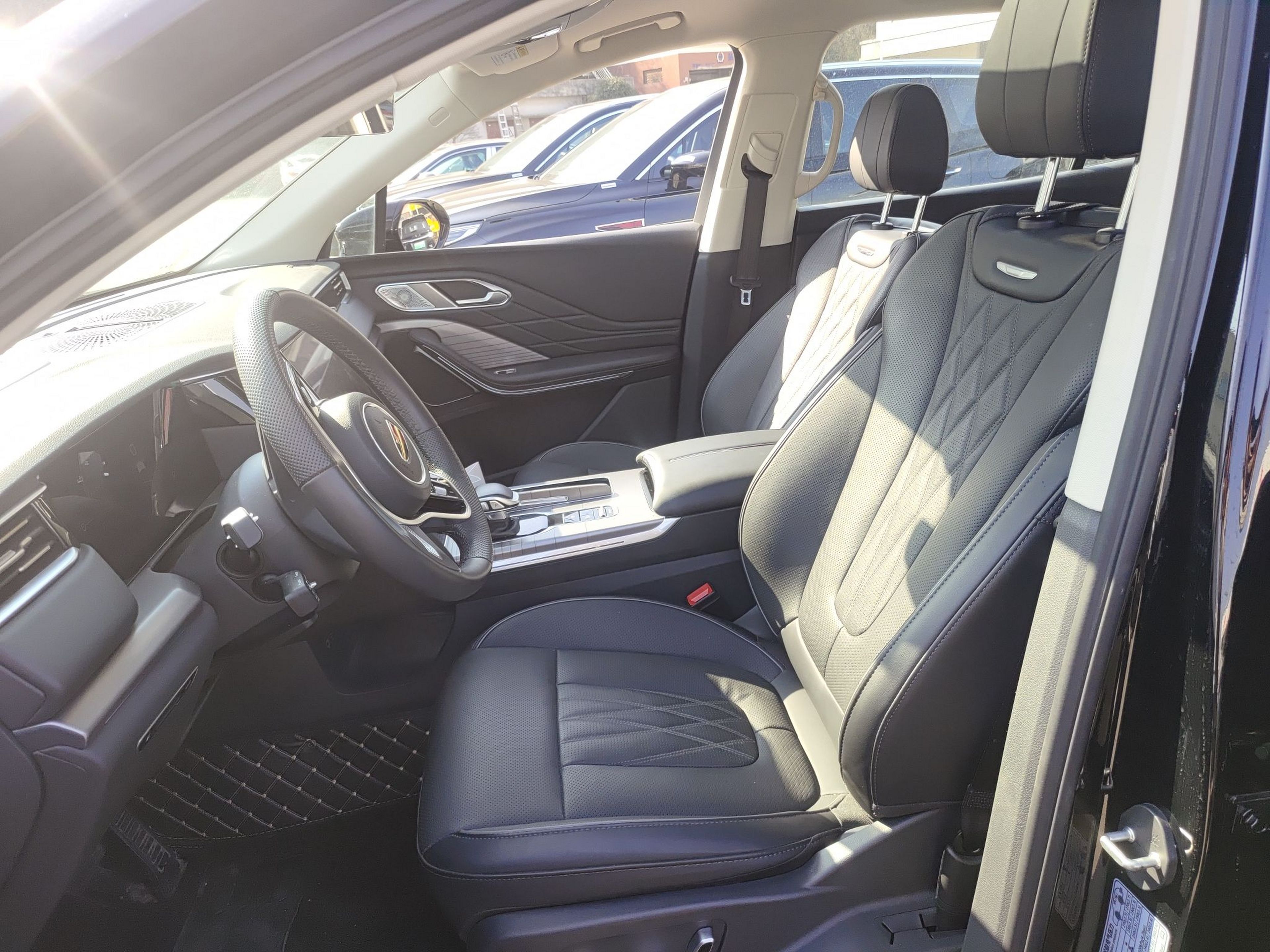 المقاعد الأمامية داخل السيارة