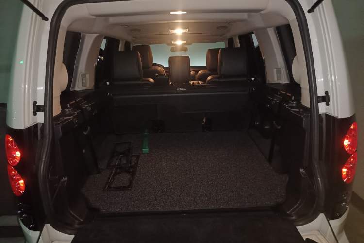 Used Land Rover Discovery 2016 3.0 SC Obsidian Black Heritage Edition HSE
