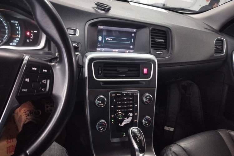 Used Volvo S60 2014 T5 Zhiyi Edition
