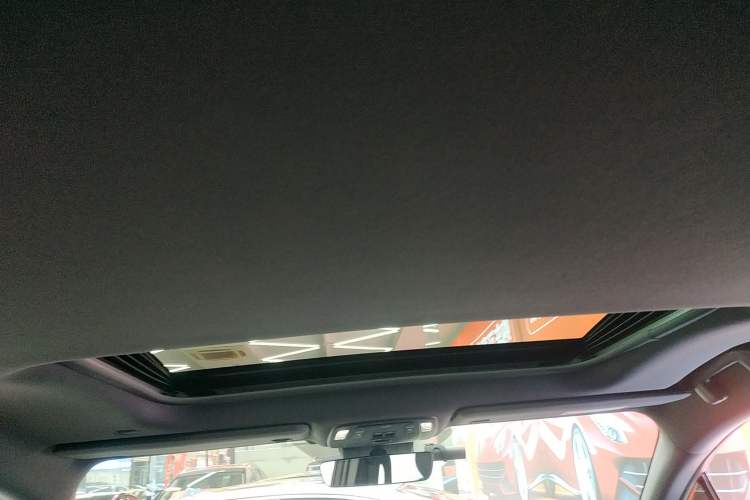 Used Toyota Sienna 2023 2.5L Hybrid Deluxe Edition
