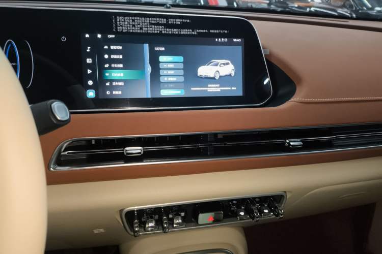 Used ORA Good Cat 2023 401 km Standard Range Luxury Version Lithium Iron Phosphate
