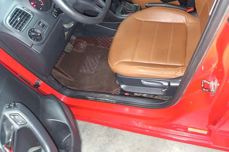 Used Volkswagen Polo 2014 1.6L Automatic Comfort Edition
