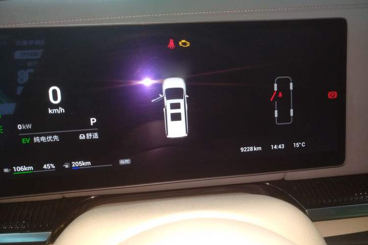 Used VOYAH Dream 2025 PHEV Four-Wheel Drive Prestige Kunpeng Edition