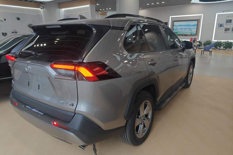 Used Toyota RAV4 2022 2.0L CVT Two-Wheel Drive Fashion Plus Edition
