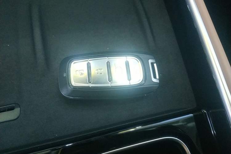 Used Chery Tiggo 8 L 2024 2.0T Two-Wheel Drive Luxury Edition 5 Seats
