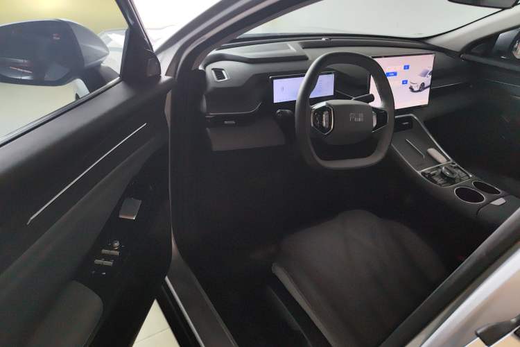 Used  L6 2025 EM-i 140km Starship Edition
