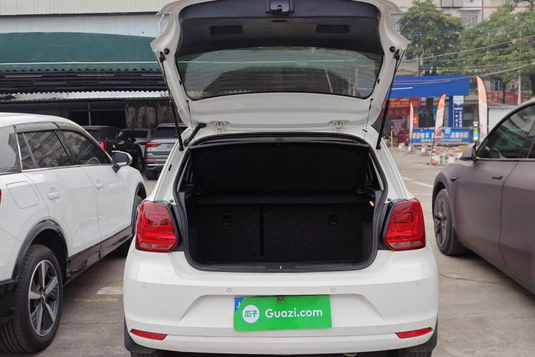 Used Volkswagen Polo 2016 1.6L Automatic Comfort Model
