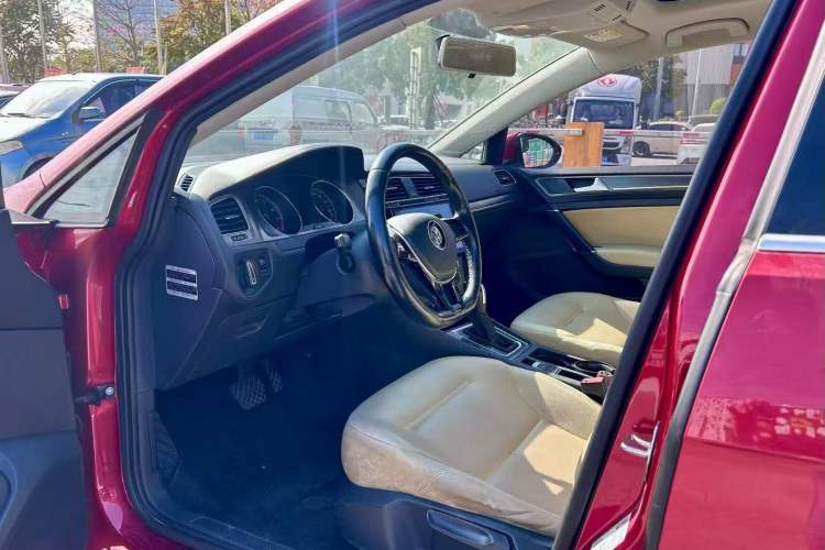 Used Volkswagen Golf 2016 1.6L Automatic Comfort Model
