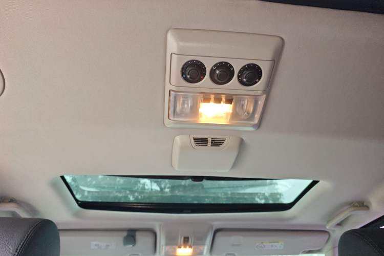 Used Land Rover Discovery 2016 3.0 SC Obsidian Black Heritage Edition HSE