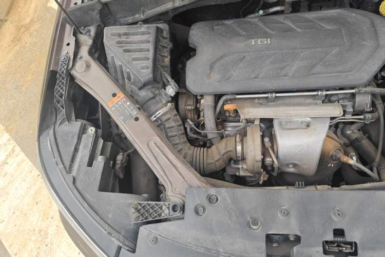 Used Roewe RX5 2016 30T Two-Wheel Drive Automatic Internet Smart Edition
