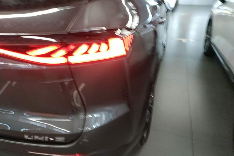 Used Changan UNI-Z New Energy 2024 Blue Whale Smart Electric iDD 125km Beyond Edition
