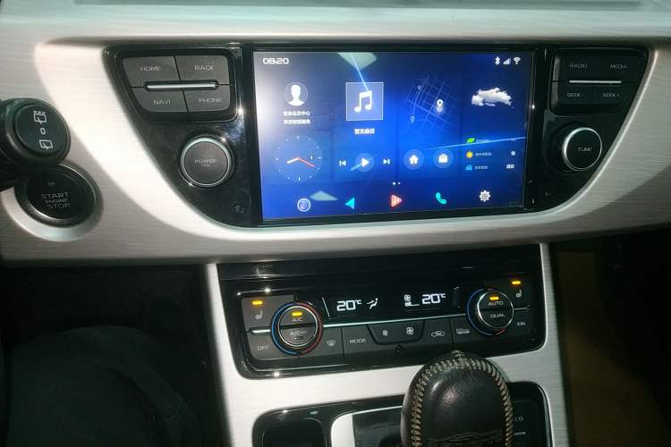 Used Geely Auto Emgrand X7 Sport 2018 1.8TD Automatic Two-Wheel Drive Smart Connect 4G Internet Edition
