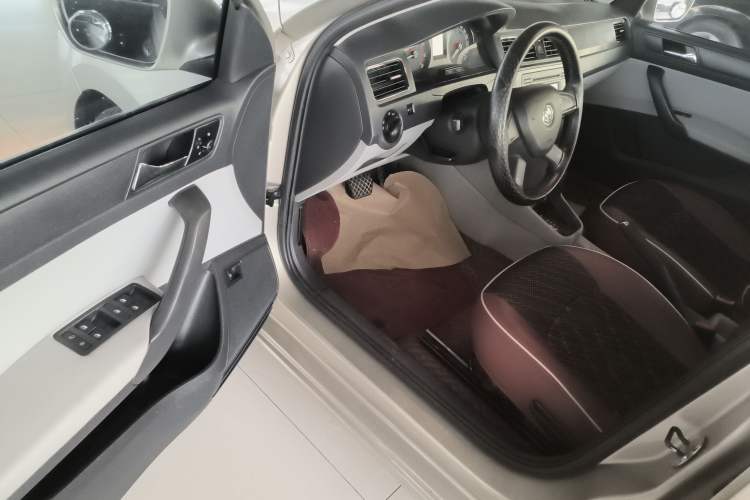 Used Skoda Rapid 2013 1.6L Automatic Smart Selection Model
