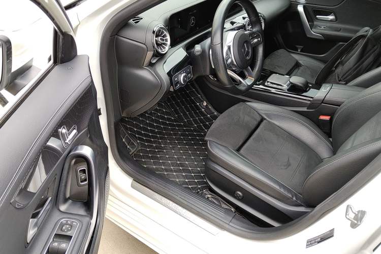 Used Mercedes-Benz A-Class 2021 A 200 L Sport Sedan Fashion Model
