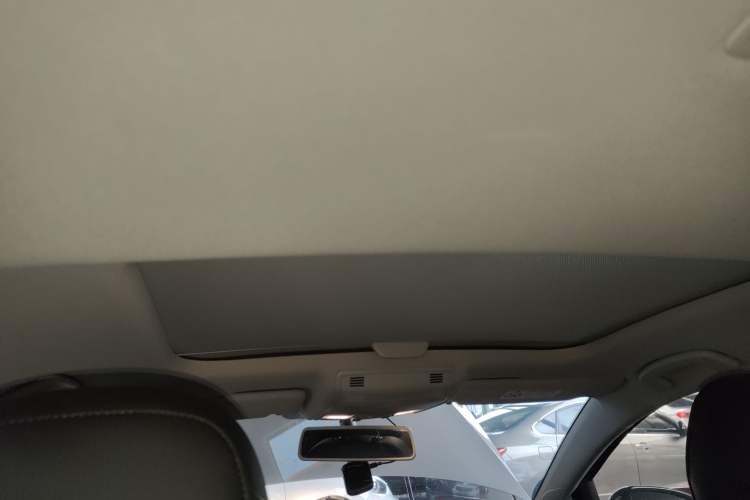 Used Volkswagen Golf 2017 1.6L Automatic Comfort Million-Vehicle Anniversary Edition
