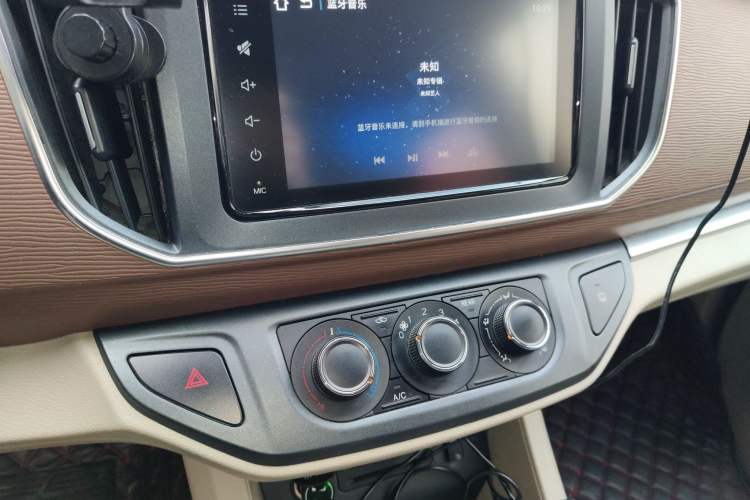 Used FORTHING Lingzhi 2020 M5L 1.6L Luxury 7-Seater
