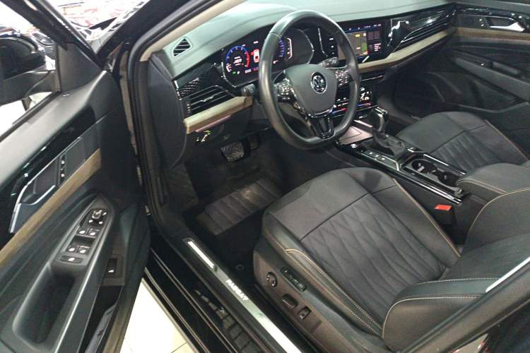 Used Volkswagen Passat 2020 Revised Version 330TSI Luxury Edition China VI Standard
