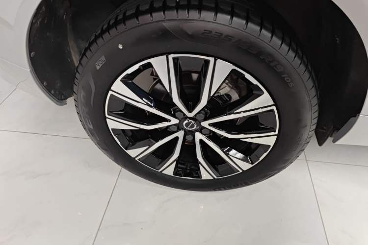 Used Volvo XC60 2025 B5 Four-Wheel Drive Smart & Advanced Luxury Edition
