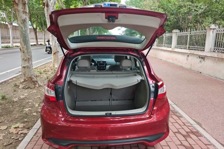 Used Nissan Tiida 2016 1.6L CVT Cool Dynamic Edition
