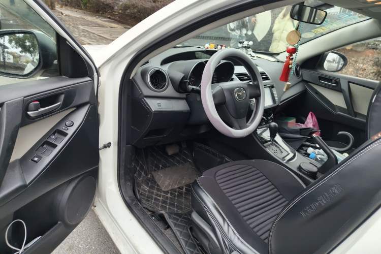 Used Mazda Mazda 3 2015 Sedan 1.6L Automatic Comfort Model