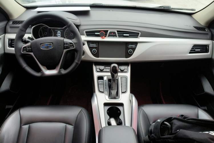 Used Geely Auto Emgrand X7 Sport 2018 1.8TD Automatic Two-Wheel Drive Zhiya Model
