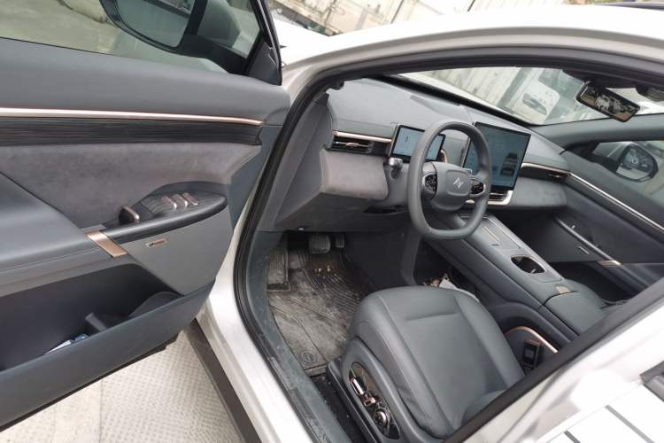 Used  eπ008 2024 210Max Range-Extended Version 6 Seats
