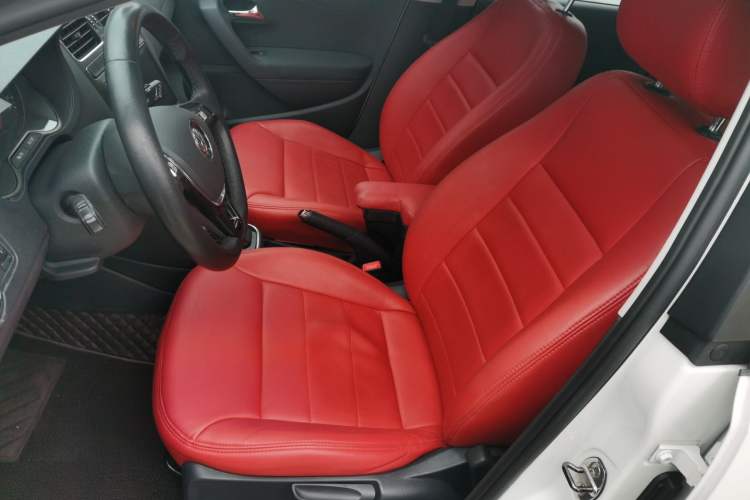 Used Volkswagen Polo 2016 1.6L Automatic Comfort Model
