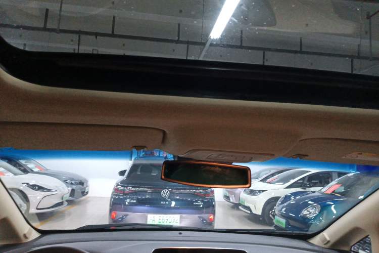 Used Buick GL8 2023 Facelifted Land Cruiser Executive Luxury Version
