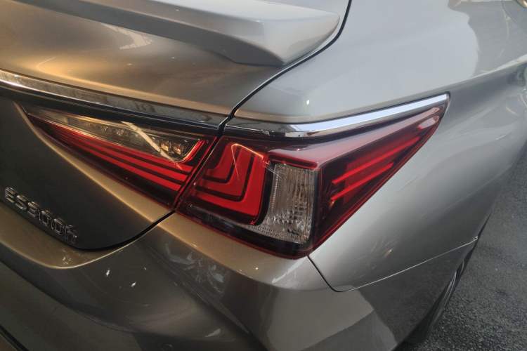 Used Lexus ES 2018 300h Premier Edition China V Standard