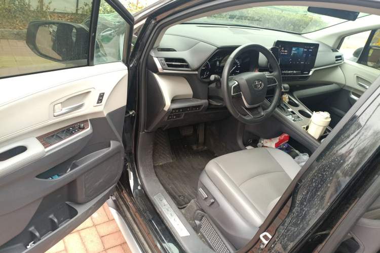 Used Toyota Granvia 2023 2.5L Hybrid Prestige PLUS Edition