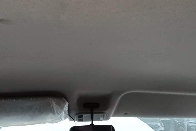 Used Wuling Yangguang 2024 300km Comfort-Grade Passenger Van 60kW
