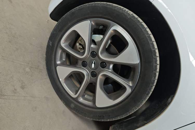 Used ORA White Cat 2022 Xiaoyue Mao Edition 360 km Luxury Model Lithium NMC
