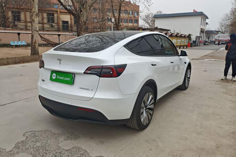 Used Tesla Model Y 2023 Long-Range All-Wheel-Drive Version
