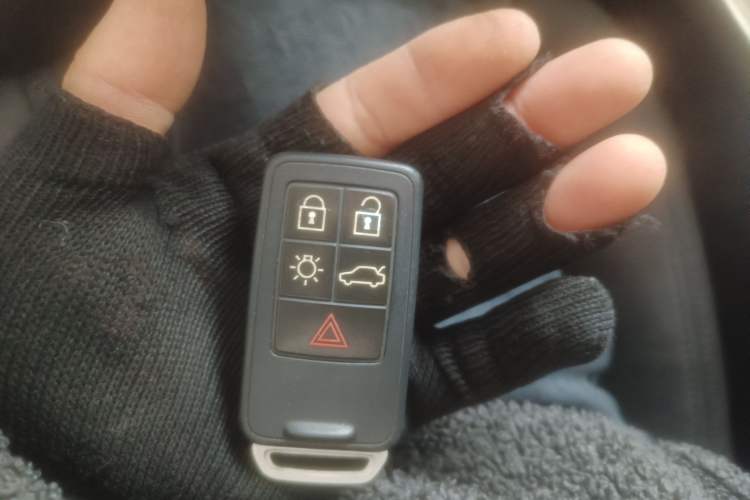 Used Volvo S60 2015 S60L 2.0T Zhiyuan Edition
