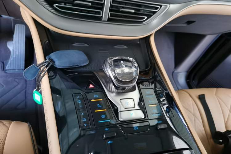 Used Denza D9 2024 DM-i 980 Four-Wheel Drive Prestige Model