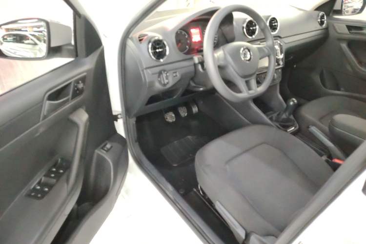 Used Volkswagen Jetta 2019 Dream Edition 1.4L Manual Fashion Version
