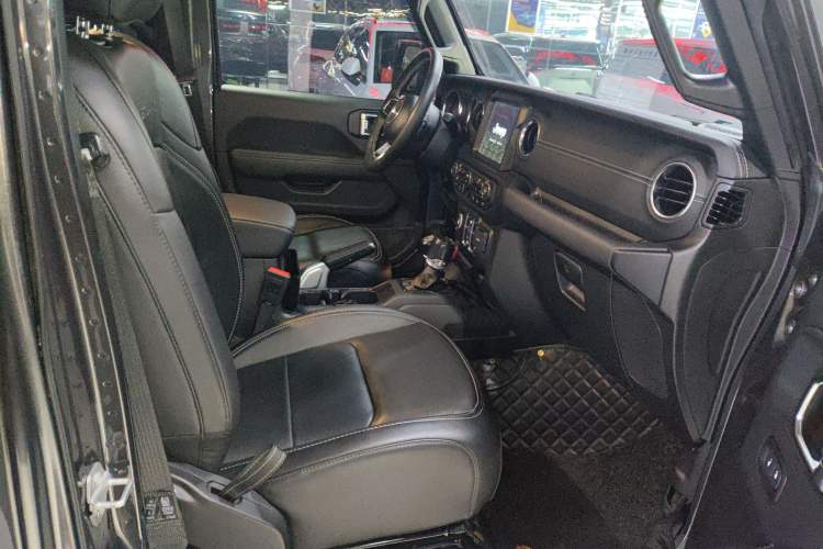 Used  Gladiator 2022 3.6L Pioneer Edition
